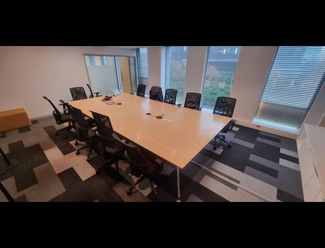 1,133.10M² OFFICE TO LET IN FORESHORE